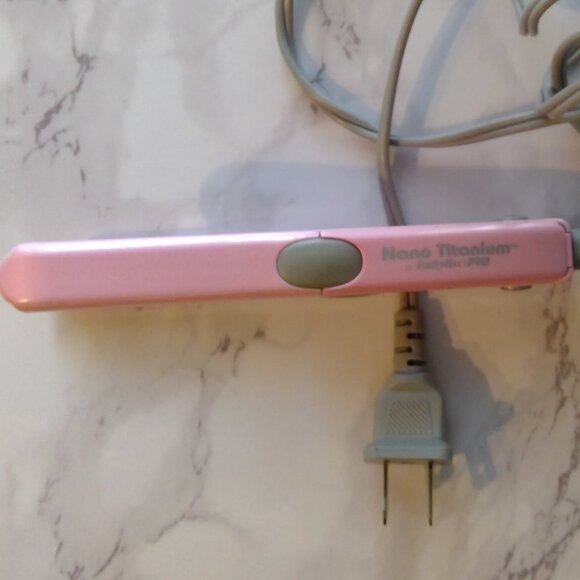 Nano Titanium by Babyliss Pro 1/2" Ceramic Straightening Iron - Travel Size! - Picture 3 of 12